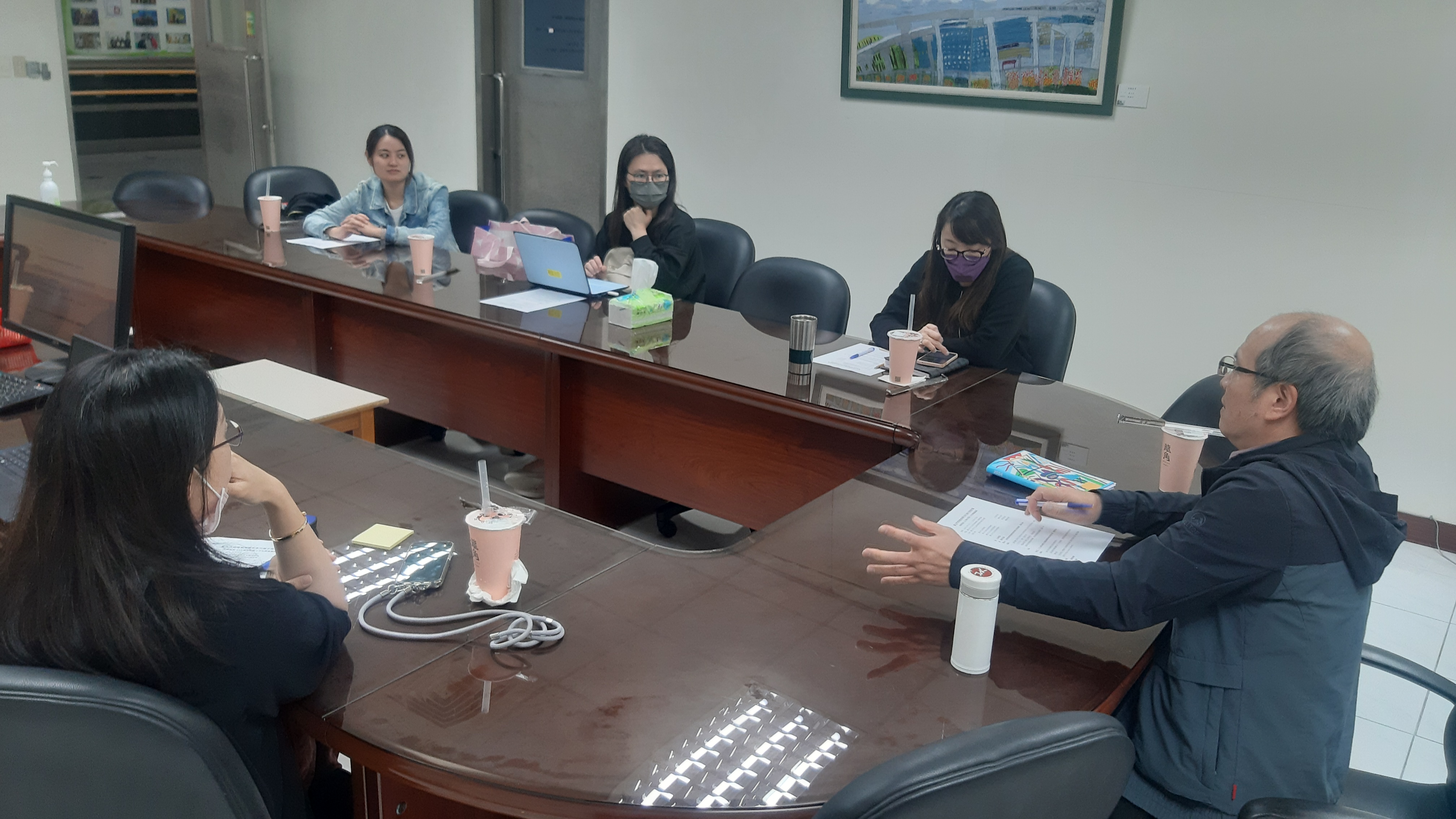 葉宗青校長帶領音樂社群成員討論